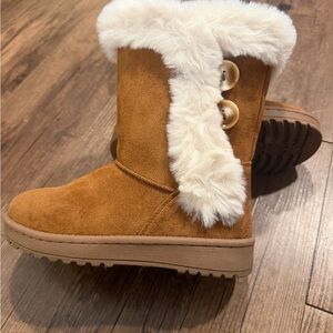 Kohl's Chestnut Kids Boot with Cream Faux Fur Trim